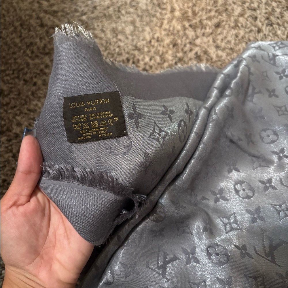 Louis Vuitton Silver Monogram Shawl - Picture 3 of 3